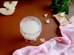 梨完全被打碎，梨汁是浓稠状的，有莎莎的口感。