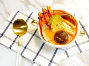 一碗美味的冬阴功海鲜汤就完成啦