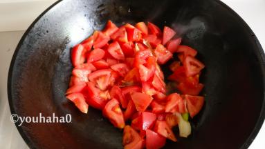 放入西红柿翻炒