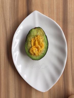 然后拿出，撒上少许黑胡椒和少许盐
