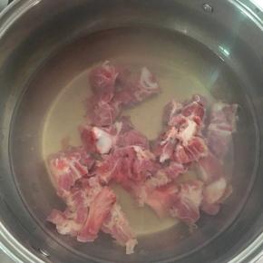 排骨飞水去血后再用冷水洗兩遍