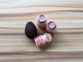 所需食材:
牛油果1个、养乐多2-3瓶
