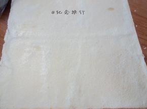 晾凉脱去油布备用