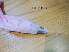 装入裱花袋挤花即可