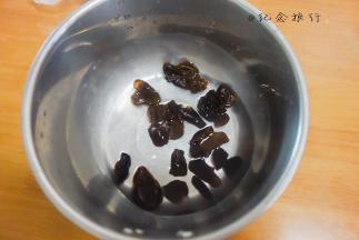 黑木耳洗净泡发备用