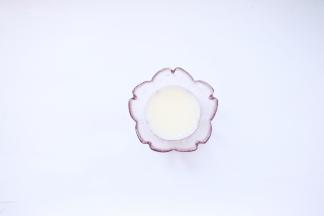 提前把食用油和牛奶充分搅拌均匀