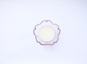提前把食用油和牛奶充分搅拌均匀