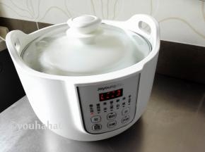 按功能键选用骨头汤功能，按开始自动运行，默认时间2个小时