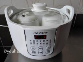 盖好盖子，接通电源，选用婴儿粥功能，按开始自动烹饪，默认时间2个小时