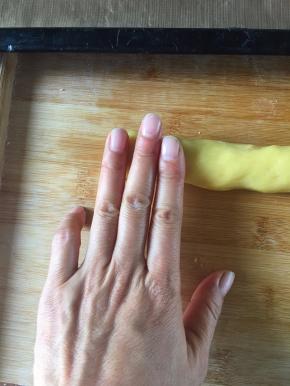 再切三指长的段。