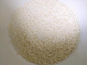 取160克大米，清洗干净，放入砂锅