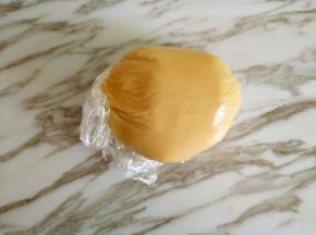 包住保鲜膜醒2个小时