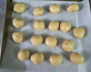 醒好的饼皮分成20克一个的小面团