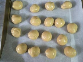 醒好的饼皮分成20克一个的小面团