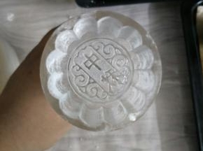 模具薄薄的撒一层粉防粘