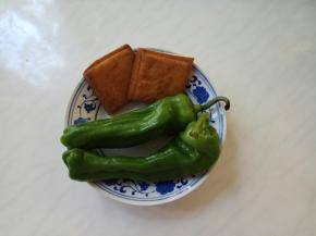 豆干和青椒。
