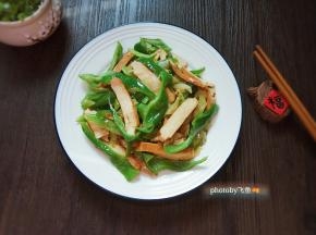 青椒脆爽微辣，豆干豆香浓厚。