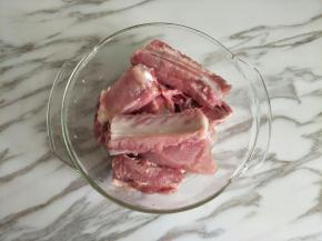 肋排洗净斩大块