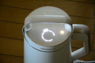 加入适量的水，选择免滤功能。