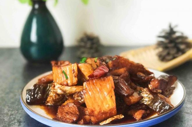地方菜【五花肉烧咸鱼】