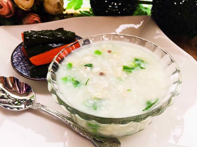 菜心粒鱼茸粥