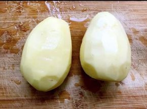 土豆去皮洗净
