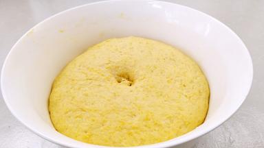 面团已经发酵完成，不塌陷也不回缩。