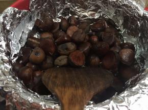 记得中途要打开盖子翻一翻栗子，把底部的翻起