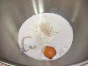 除了油，其余的材料都投进㕑师机桶内