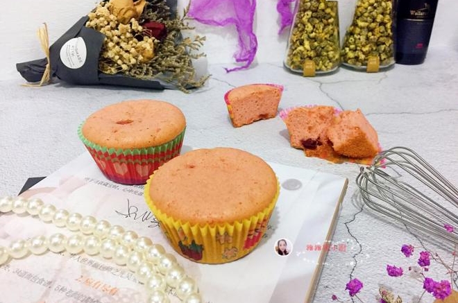 海绵蔓越莓蛋糕杯