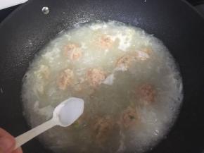 一个一个下好后加盐煮