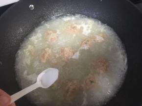一个一个下好后加盐煮