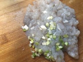 加葱白剁细