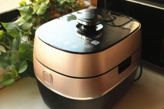 压力锅选择牛肉，焖炖功能，开始卤肉。做好之后浸泡一晚上入味更好。