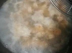烧开后开盖，捞出沥干水