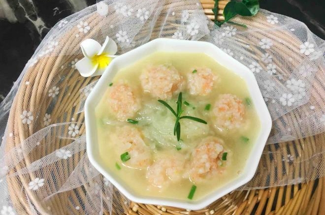 虾丸白萝卜汤