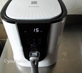 温度设定200度，时间15分钟，按一下开始自行运转，这个空挡去准备别的饭菜