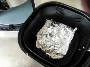 锡纸继续捏好了，不要漏口，放回炸锅中，200度烤20分钟