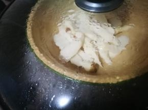 水烧开，放入山药，开始蒸