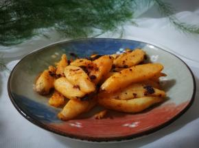 起锅，非常好吃，老干妈的香，山药的甜香粉糯，锅底的油我没有盛起来，我用来炒其他菜了，嘿嘿！