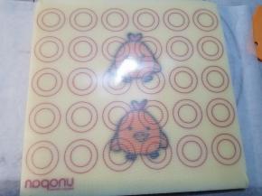 2. 凉透后，翻面。