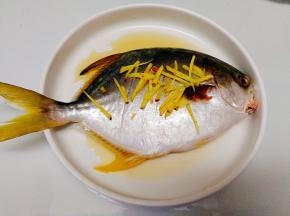然后铺上姜丝