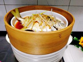 淋上蒸鱼豉油，再蒸5分钟左右即可