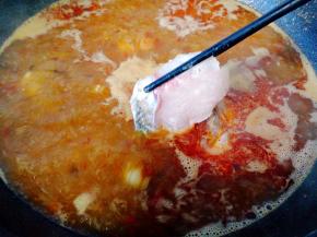 放鱼片时动作要轻，速度要快