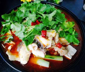 加入香菜即可上桌，辣的配香菜比较搭