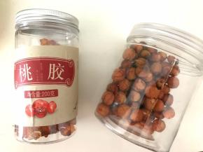 桃胶是天猫买的，莲子是奶奶买的新鲜莲子晒干备用的