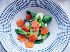 过凉开水，沥净备用