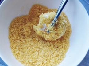 表面蘸满面包糠