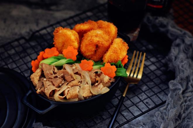 牛丼炸虾仁双拼饭