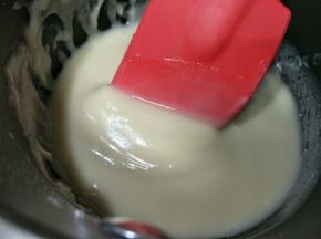 搅拌至细滑。